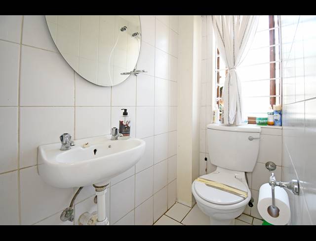 2 BEDROOM APARTMENT FOR SALE IN KEW